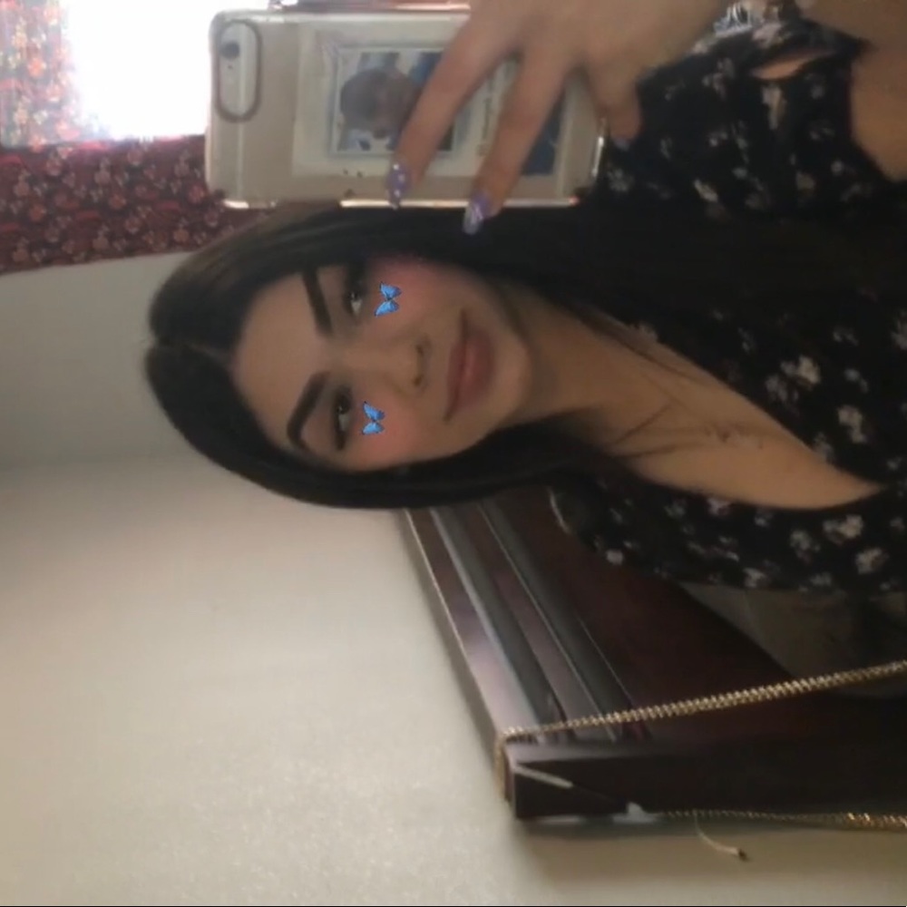 Meet your Posher, Mia